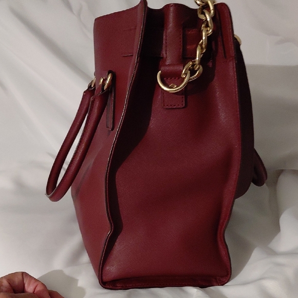 Michael Kors Hamilton Extra Large Tote - Picture 4 of 12